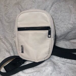 Brixley mini cross buddy sling bag